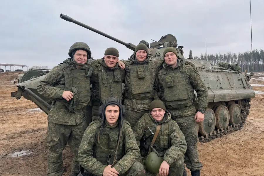 Групповое фото бойцов мотострелкового полка